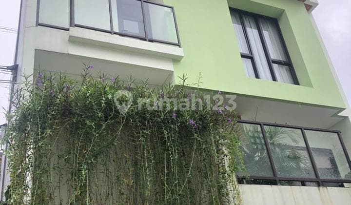 Rumah di Kebon Jeruk Furnished Siap Huni