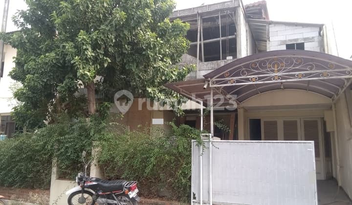 House in Tanjung Barat Area 210m