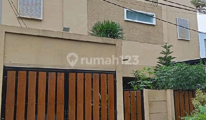 Rumah Bagus 2 Lantai Siap Huni Ada Swimming Pool Bintaro Tangsel