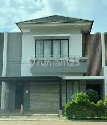 Luxurious and Comfortable House in Kebayoran Bintaro Jaya