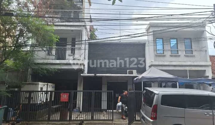 House Can Be Used for Office in Bendungan Hilir, Central Jakarta House Can Be Used for Office in Bendungan Hilir, Central Jakarta