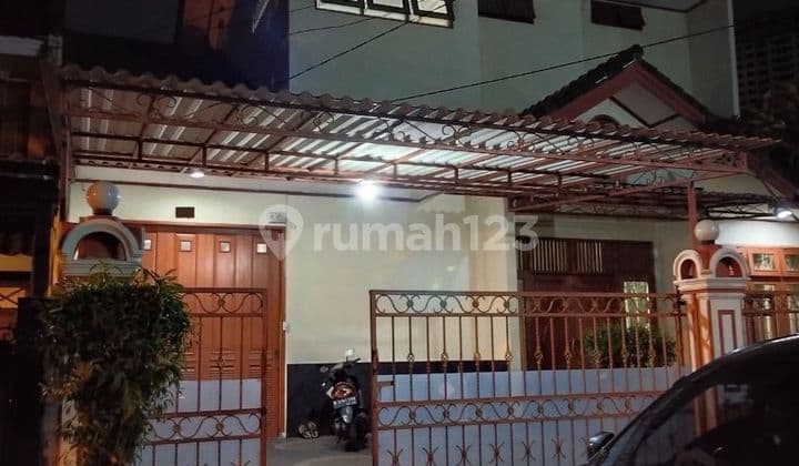 Rumah 2 lantai luas siap huni di perumahan jaka permai