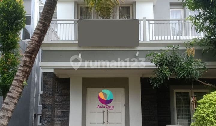 Rumah 2 lantai lengkap dengan pool di kota wisata