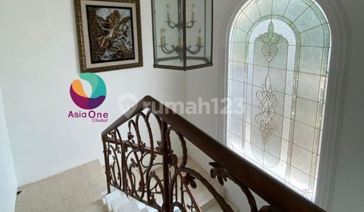 Rumah 2 lantai mewah siap huni di legenda wisata cibubur
