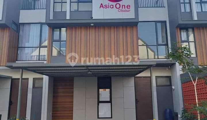 Rumah 2 lantai rapi siap huni dalam cluster kota wisata
