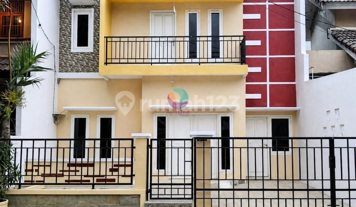 Minimalist 2-Story House Near the Tourist City