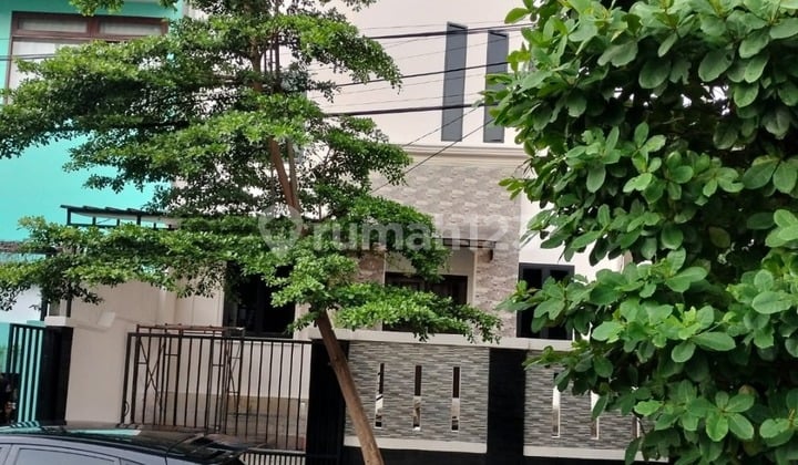 Rumah 2 Lantai Rapi Siap Huni Akses Tol Cimanggis Bukit Golf