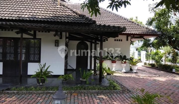 For sale: spacious house near USU Medan, cheap SHM (Certificate of Ownership).
