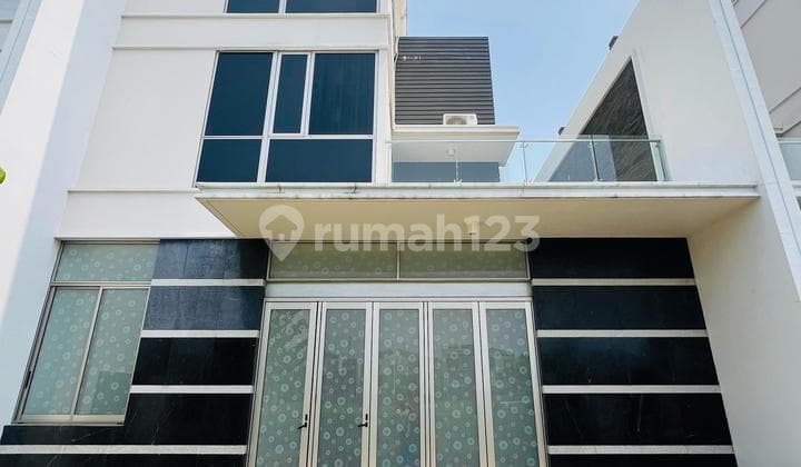 Dijual Murahh Rumah Mewah View Golf + Danau At Golf Island, Pik