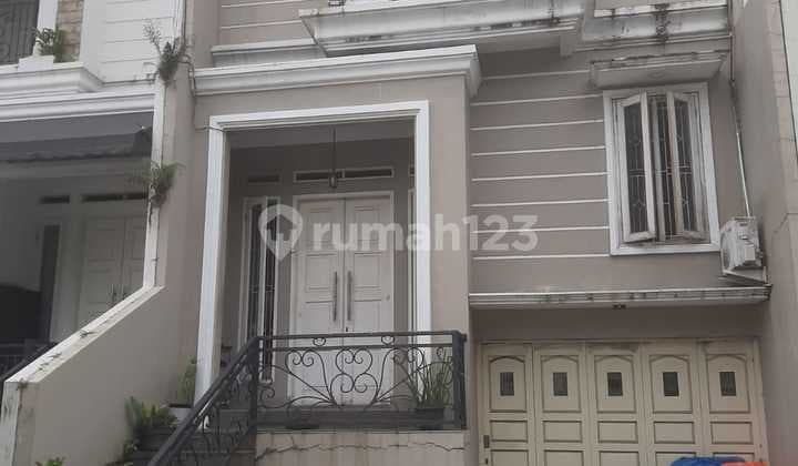 Rumah Ada Kolam Renang di Jagakarsa Jakarta Selatan
