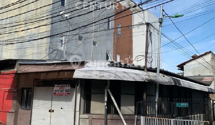 Business House Former Cafe Strategic Location in Rawamangun Jakarta R2328