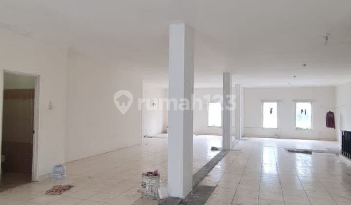 Newly Renovated 3-Story Linked Shop House in Gading Serpong S9423
