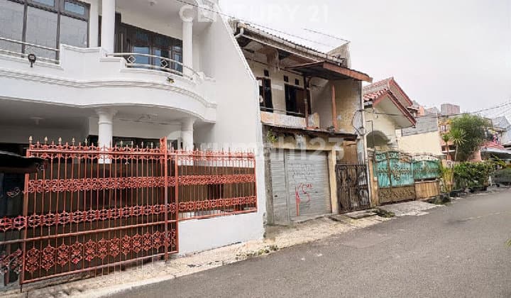 Rumah 3 Lantai Bebas Banjir Johar Baru Jakarta Pusat