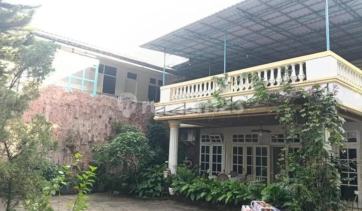 Rumah Besar di Pondok Indah, Akses Mudah ke Tol