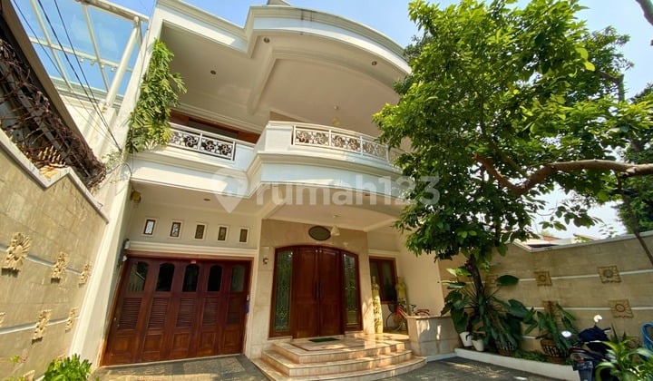 Dijual Rumah Mediterania Klasik Area Kebayoran Baru