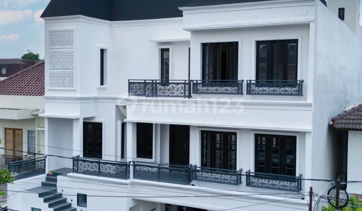 Dijual Rumah American Classic Area Kebayoran Baru