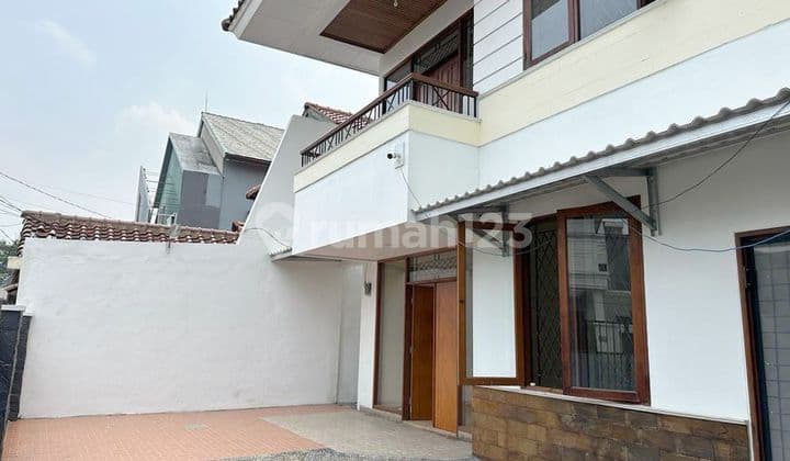 FOR SALE NICE HOUSE!! Very Strategic Location in Kebayoran Baru Area