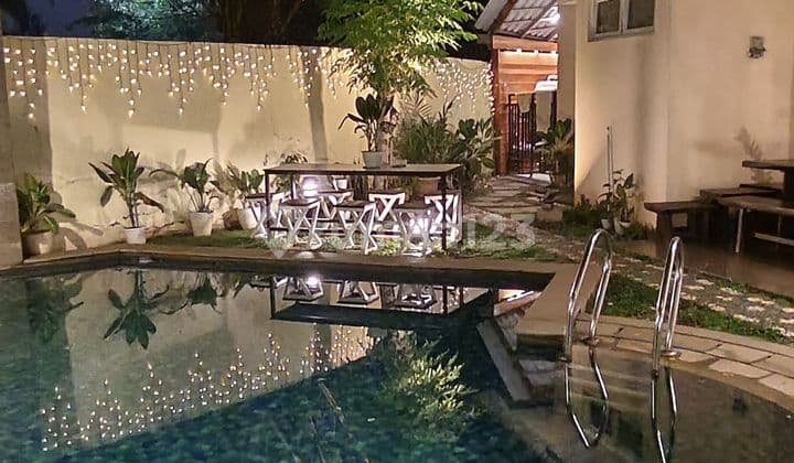 Siap Huni, Rumah 2 Lantai Fasilitas Swimming Pool