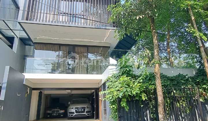 Townhouse Mewah Dengan Lingkungan Yang Private Dan Kolam Pribadi