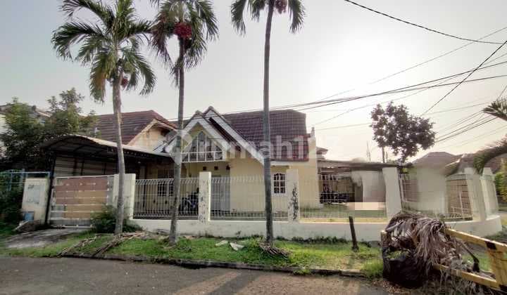 Cheap for Sale!! Spacious Corner House in Griya Loka BSD