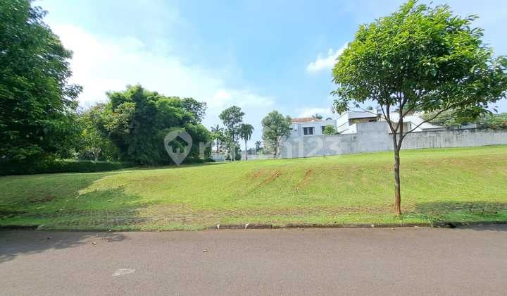 Square-shaped Plot on Golf Terrace