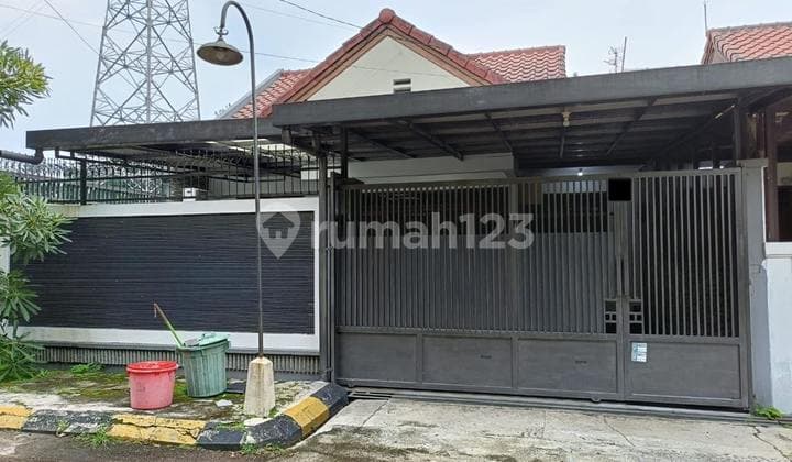 Comfortable Cluster House in Batununggal Indah