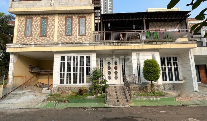 Rumah 2 Lantai Bagus SHM di District Emerald, Tangerang Selatan