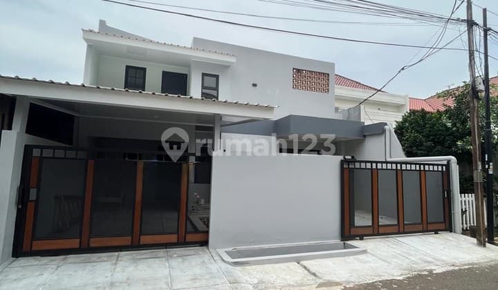 Rumah Bagus Sektor 1 Bintaro, Jakarta Selatan
