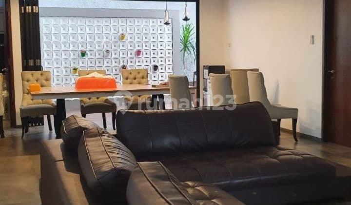 For sale, ready-to-occupy house in Muara Karang Block 6