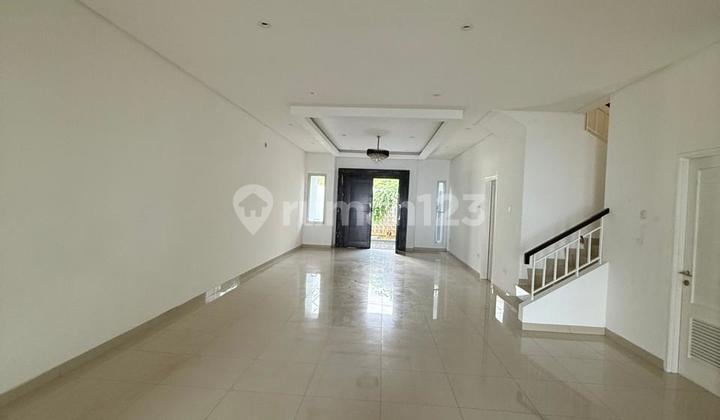 Disewakan Rumah Besar Pik 1 Cluster Katamaran
