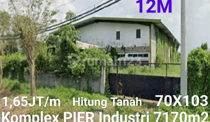 Gudang Pabrik Di Pier Industri