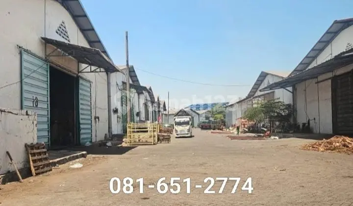 Gudang di Raya Margomulyo