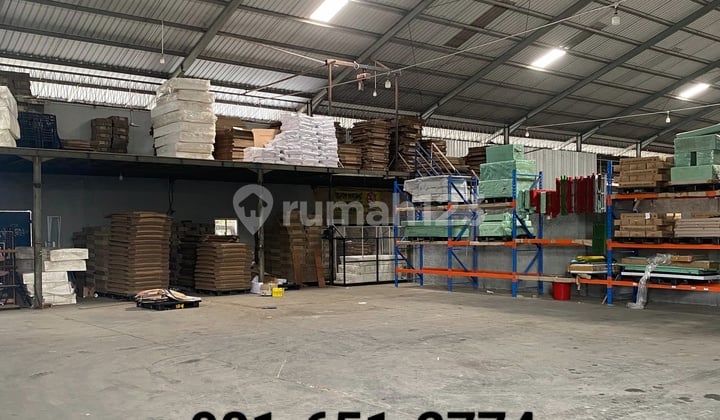 Factory Warehouse in Menganti Kepatihan