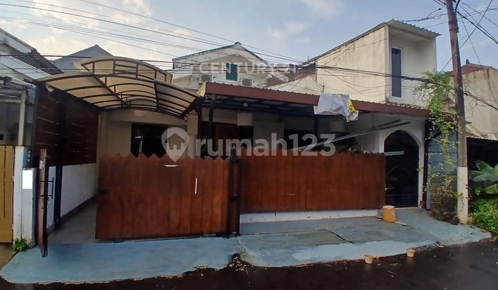 For Sale Beautiful Strategic House in Bintaro Jaya Area