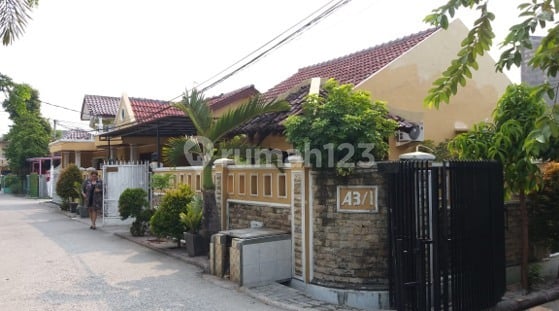Dijual Rumah di Komplek Villa Anggrek , karang satria Bekasi