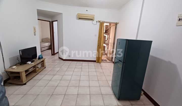 Disewakan apartemen mediterania gajah mada semi furnish 3 BR