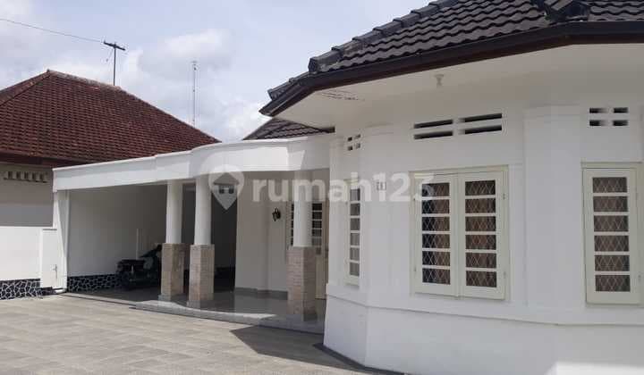 Rumah Besar Tengah Kota Dkt Stadion Mandala Krida Jogja