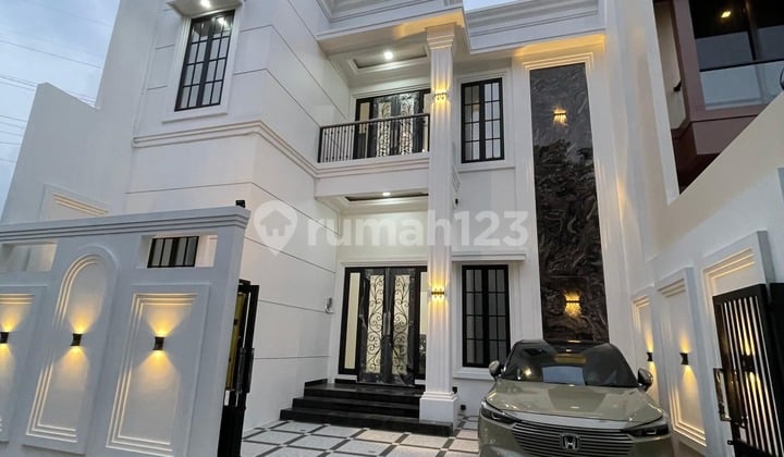 RUMAH MODERN KLASIK CANTIK & MEWAH AREA PREMIUM AREA PLEMBURAN DEKAT UGM