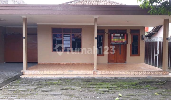 House Near Ambarukmo Plaza Suitable for Office or Residence