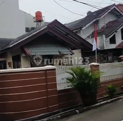 One-Story House One Step to Pondok Ranji Station