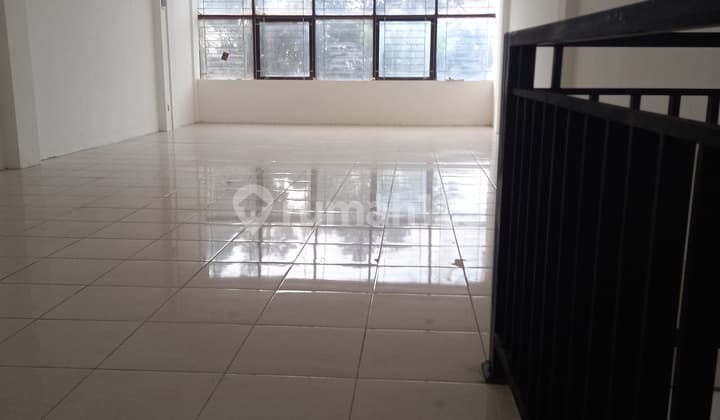 Disewa dijual Ruko 2.5 Lantai Posisi Pinggir Jalan Raya di Pamulang