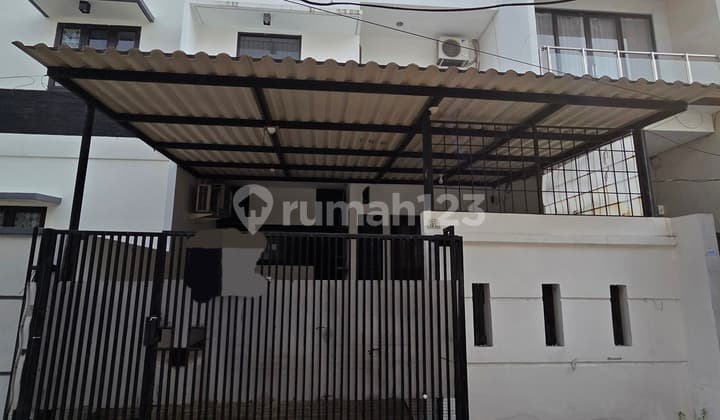 Dijual Rumah Second Bagus Siap Huni di Greenville