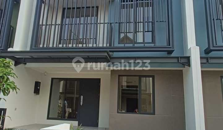 RUMAH DESIGN CANTIK DI GADING SERPONG SEMI FURNISH SIAP HUNI