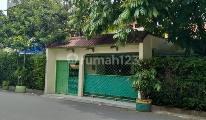 Dijual Rumah Cocok untuk Kost dengan 11 Kamar di Jakarta Pusat