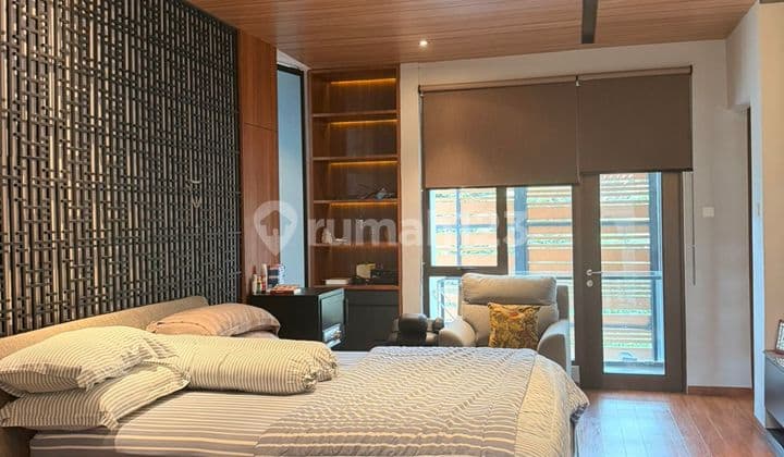 Rumah Mewah 2 Lantai Full Furnish Lokasi Strategis di Alam Sutera