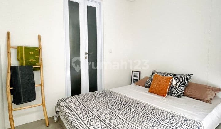 Dijual Cepat Rumah Cantik 3 Lantai Full Furnished di Mzya BSD