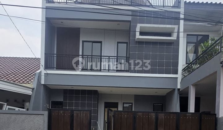 Rumah Cantik di Villa Melati Mas Kondisi Rapih 3 Lantai Siap Huni