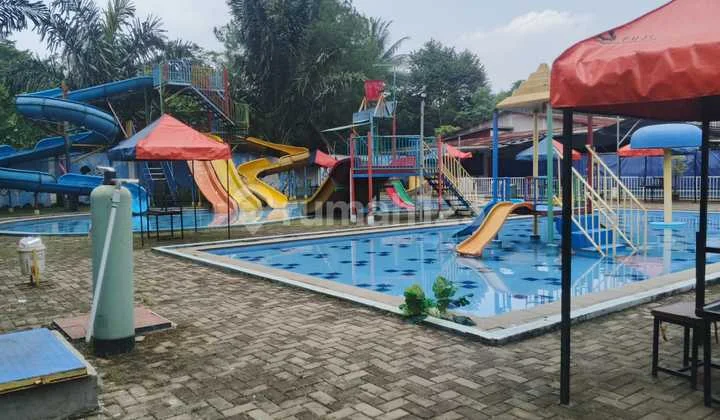 Umi Swimming Pool in Tajur Halang Bogor has 3 swimming pools.