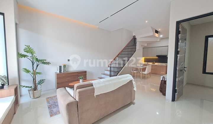 Rumah di Nusa Loka BSD City Akses Mudah ke Vireya Tanakayu Ciater