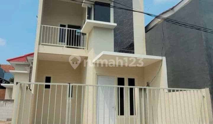 Rumah Pojokan 2 Lantai Hadap Timur Medayu Utara Pandugo Rungkut